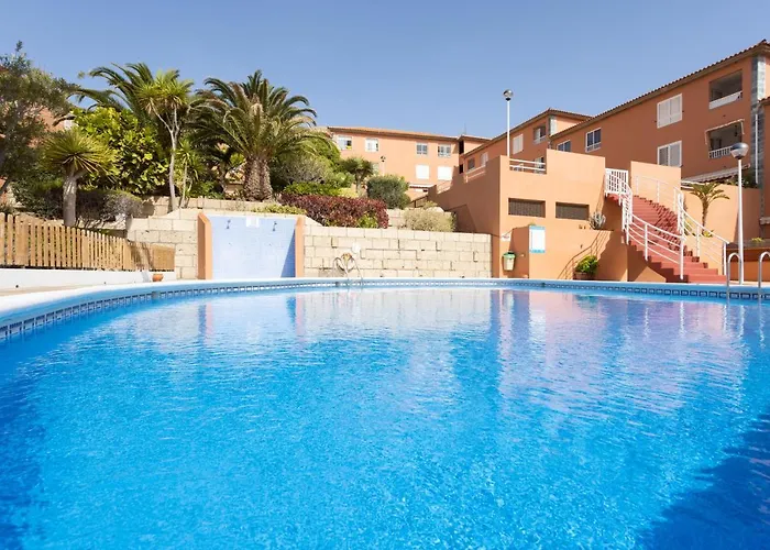 Apartment Home2book Sunny & Quiet House, Pool