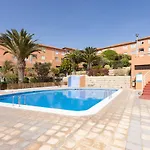 Home2book Sunny & Quiet House, Pool Lejlighed
