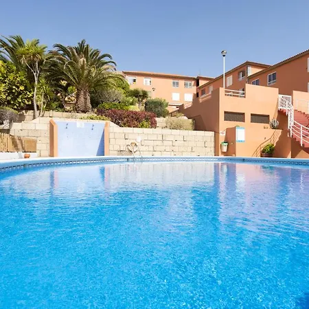 Apartment Home2book Sunny & Quiet House, Pool